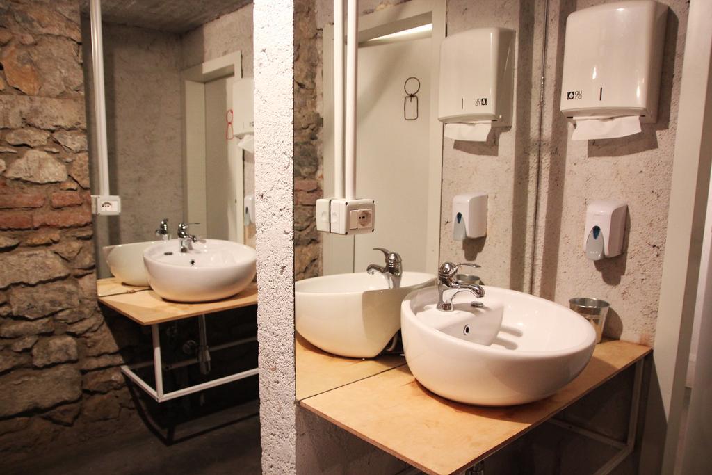 טיראנה Destil Hostel מראה חיצוני תמונה